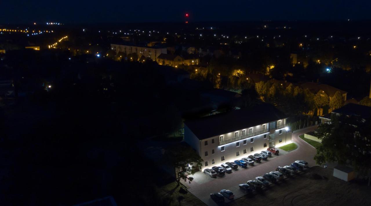 Hotel Szeghalom Exterior photo